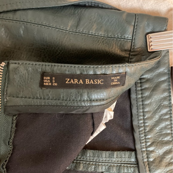 Zara Green Faux Leather Mini Skirt Size Small - Picture 3 of 5
